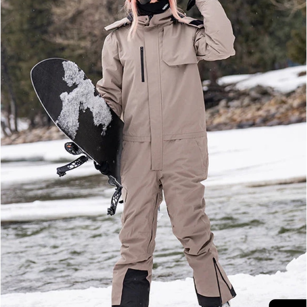 Women’s Airpose Snowcrafts 2L One Piece Snowsuit, Size S. Color: Khaki